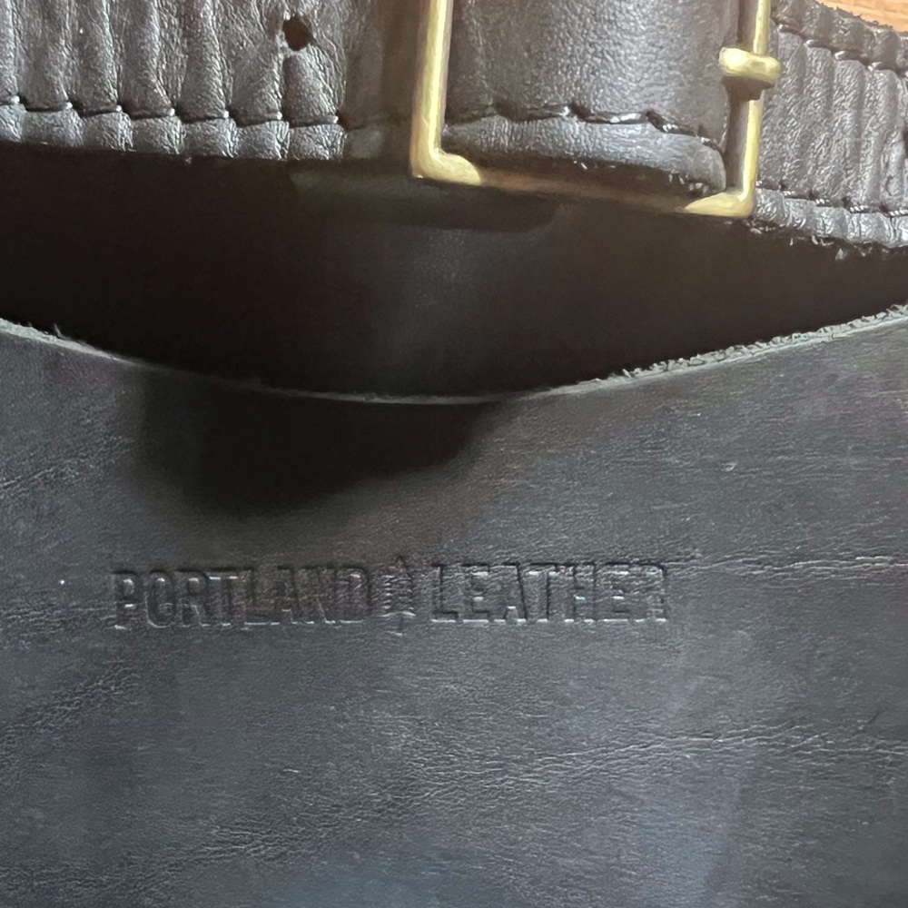 Portland Leather Goods,’Almost Perfect Circle’ Small 7”x3” leather Crossbody Bag - Picture 2 of 8